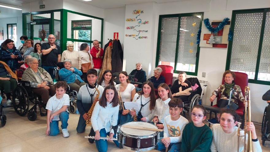 Lodosa y Mendavia van a trabajar e impulsar de forma conjunta la formación musical después de que el Ayuntamiento lodosano en el último pleno diera luz verde (con los votos favorables de LOIU y PSN y la abstención de UPN) al Convenio colaborativo de cooperación para la impartición de formación musical en Mendavia por parte de la escuela de música de Lodosa.